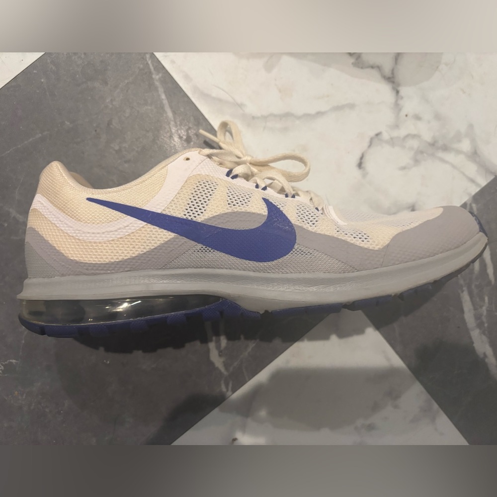 Nike Air ENS AIR MAX DYNASTY 2 RUNNING SHOES 852430-104 1Size 10.5